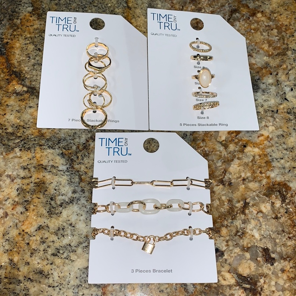 Jewelry lot, as on the pictures.